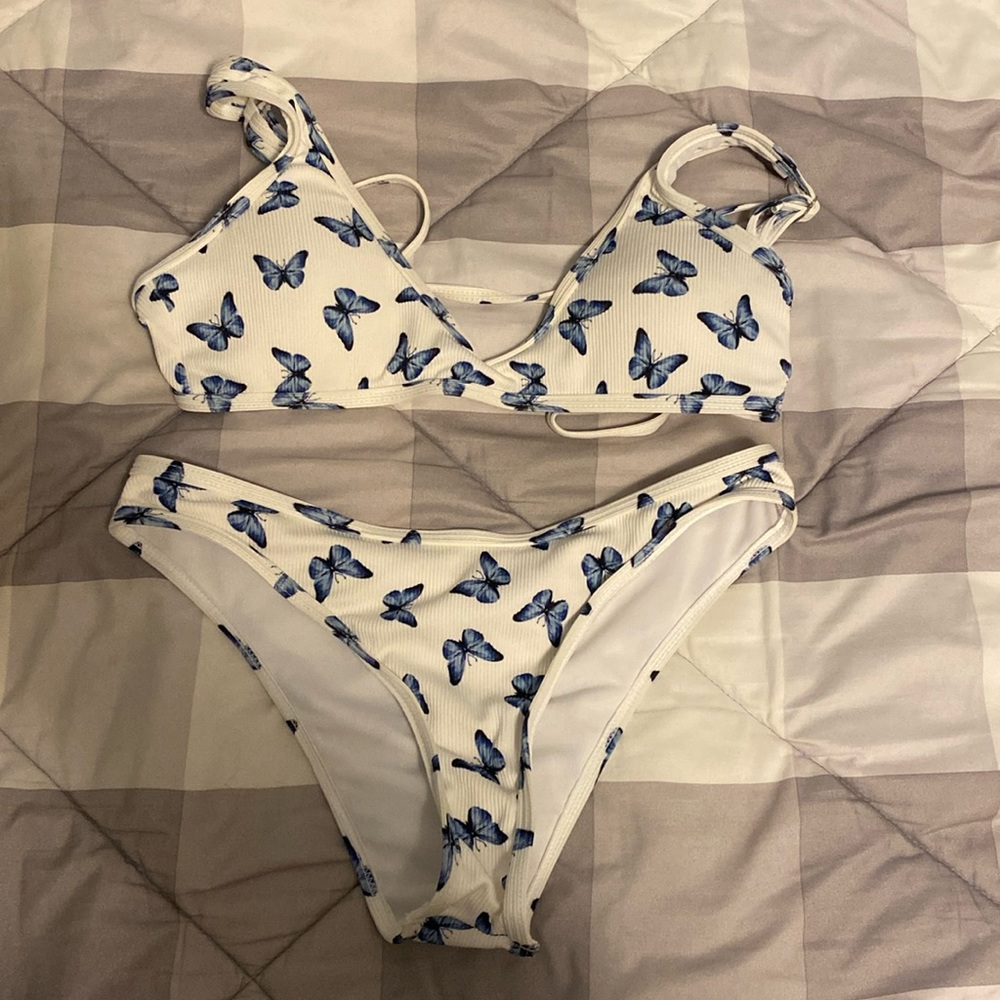 Butterfly blue and white patterned bikini set